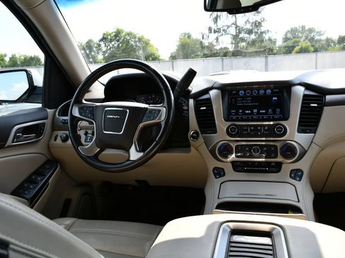 Used 2019 GMC Yukon XL Denali w/ Denali Ultimate Package AWD/4WD image 28