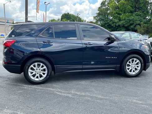 Used 2020 Chevrolet Equinox LS w/ LS Convenience Package FWD image 9