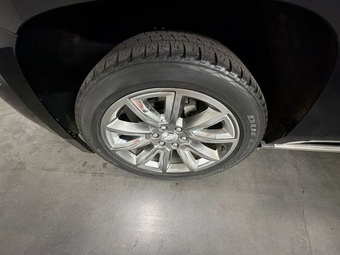 Used 2019 Chevrolet Suburban Premier RWD image 34