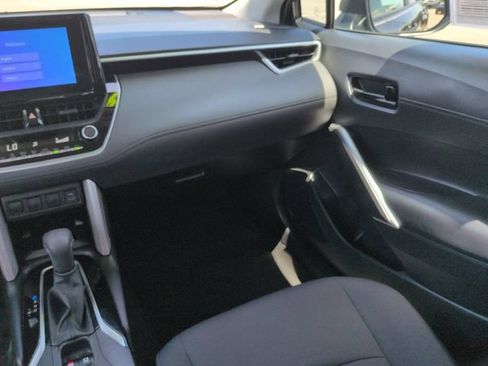 Certified 2025 Toyota Corolla Cross LE FWD image 17