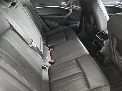 Used 2022 Audi e-tron Premium Plus w/ Premium Plus Package image 9