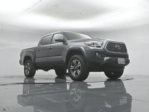 Used 2019 Toyota Tacoma TRD Sport AWD/4WD image 47