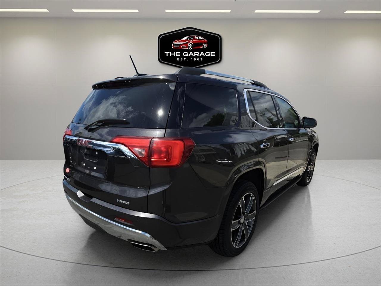 Used 2017 GMC Acadia Denali w/ Technology Package AWD/4WD image 6