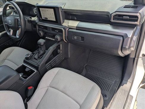 Used 2025 Toyota 4Runner SR5 AWD/4WD image 21