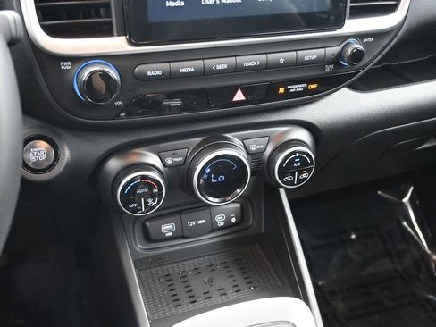 Used 2025 Hyundai Venue SEL FWD image 18