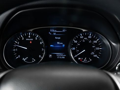 Used 2015 Nissan Rogue SV w/ SV Premium Package image 34