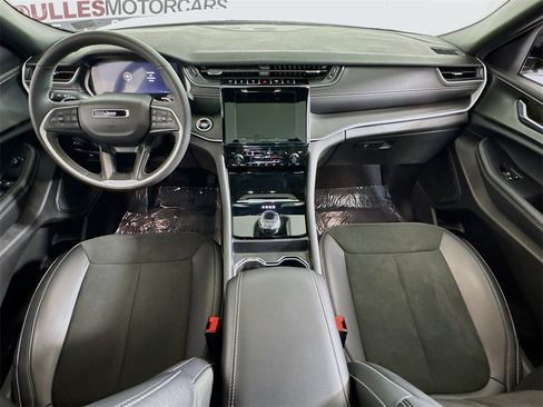 Used 2025 Jeep Grand Cherokee L Altitude image 31