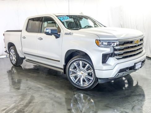 Certified 2022 Chevrolet Silverado 1500 High Country w/ High Country Premium Package AWD/4WD image 2