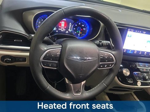 Used 2023 Chrysler Pacifica Touring-L FWD image 10