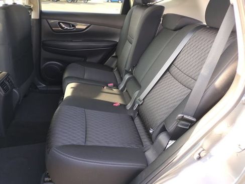 Used 2018 Nissan Rogue SV w/ Premium Package FWD image 28