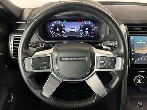 Used 2023 Land Rover Discovery Metropolitan Edition image 11