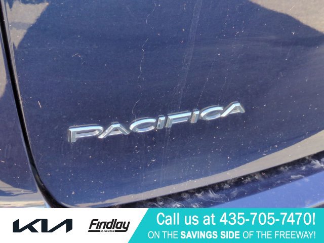 Used 2017 Chrysler Pacifica Touring-L Plus FWD image 11