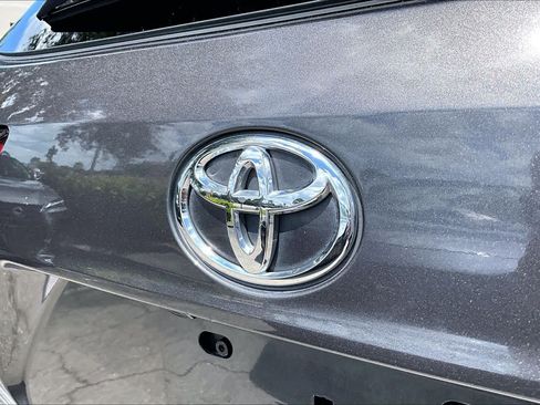 Used 2023 Toyota Highlander XLE FWD image 31