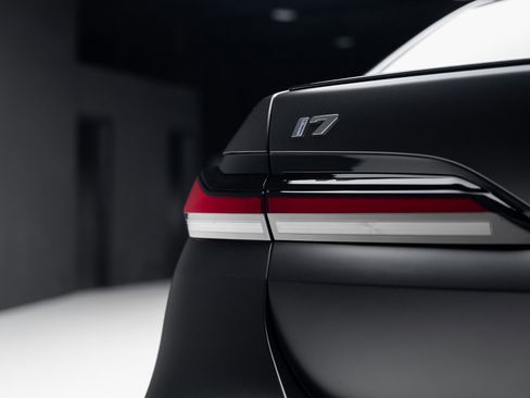 Used 2023 BMW i7 xDrive60 image 26