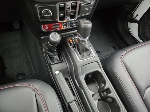 Used 2024 Jeep Gladiator Rubicon w/ Technology Group image 22