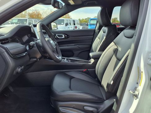 New 2026 Jeep Compass Altitude image 7