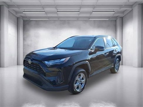 Used 2022 Toyota RAV4 XLE image 7