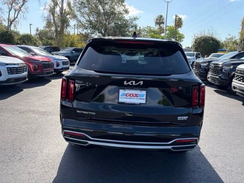 Used 2023 Kia Sorento S w/ Panoramic Sunroof Package FWD image 5