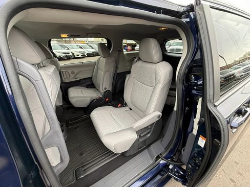 Used 2022 Toyota Sienna LE image 19