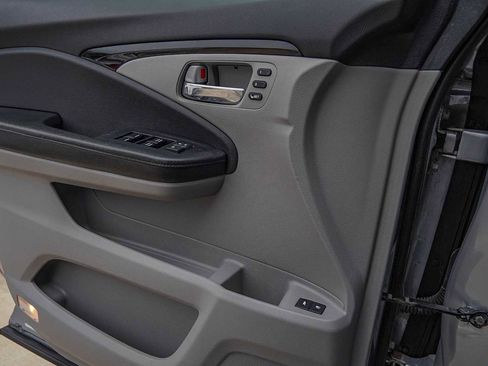 Used 2018 Honda Pilot Touring image 23