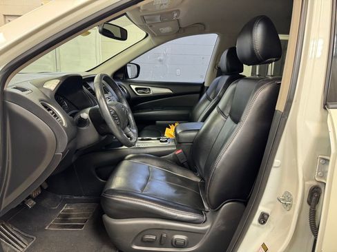 Used 2020 Nissan Pathfinder SL AWD/4WD image 12