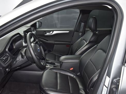 Used 2024 Ford Escape Platinum image 9