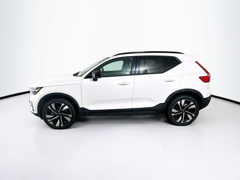 Used 2024 Volvo XC40 B5 Plus w/ Climate Package image 4