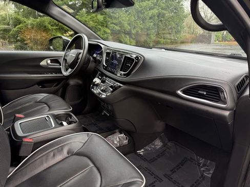 Used 2019 Chrysler Pacifica Limited w/ Advanced Safetytec Group image 11