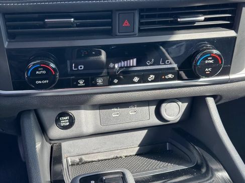 Certified 2024 Nissan Rogue SV FWD image 23
