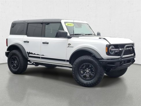 Used 2023 Ford Bronco Wildtrak image 2