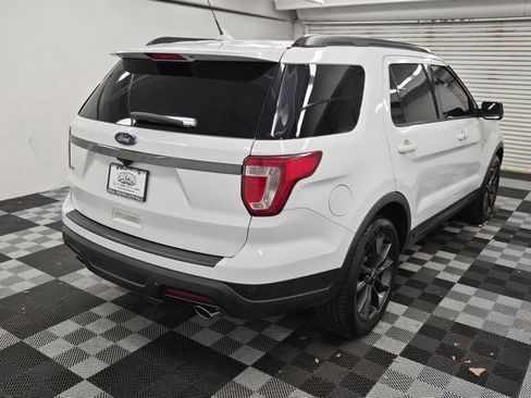 Used 2018 Ford Explorer XLT w/ Equipment Group 202A image 6