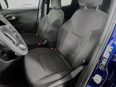 Used 2018 Jeep Renegade Latitude w/ Popular Equipment Group image 20