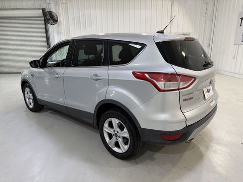 Used 2016 Ford Escape SE image 3