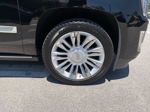 Used 2020 Cadillac Escalade Platinum AWD/4WD image 14