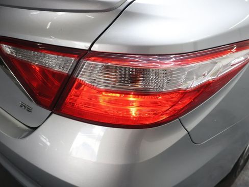 Used 2016 Toyota Camry SE FWD image 31