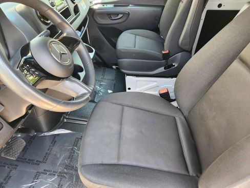 Used 2025 Mercedes-Benz Sprinter 2500 image 6