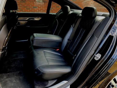 Used 2018 BMW 750i xDrive image 42