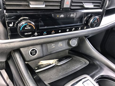 Certified 2023 Nissan Rogue SL w/ SL Premium Package image 19