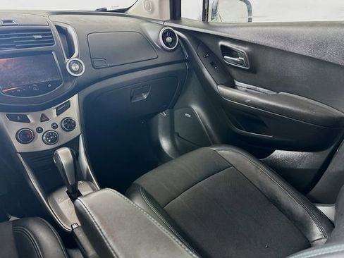 Used 2016 Chevrolet Trax LT w/ LT Sun and Sound Package image 24