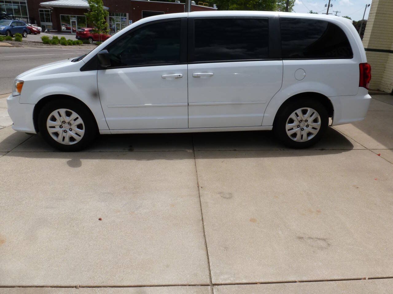 Used 2016 Dodge Grand Caravan SE w/ Quick Order Package 29E SE FWD image 6