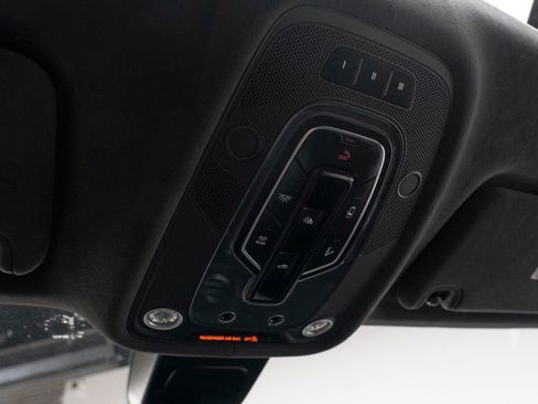 Used 2019 Bentley Bentayga V8 image 53