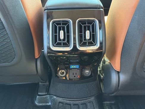 Used 2023 Kia Sorento SX Prestige AWD/4WD image 35