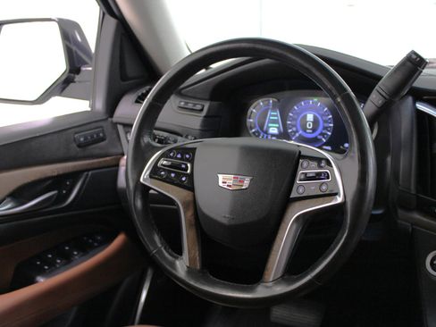 Used 2018 Cadillac Escalade Luxury image 57