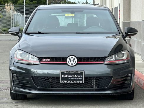 Used 2017 Volkswagen GTI SE FWD image 9