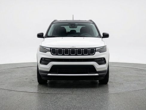 Used 2025 Jeep Compass Limited AWD/4WD image 2