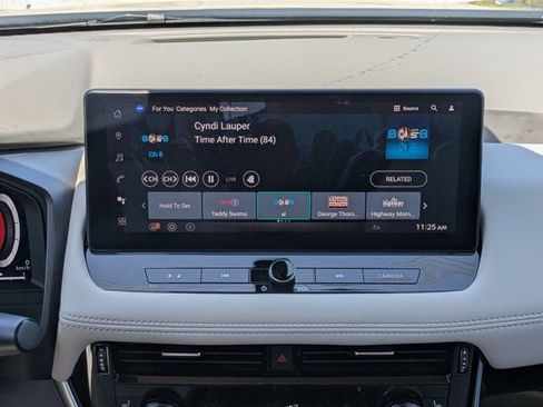 Used 2025 Nissan Rogue SL FWD image 18