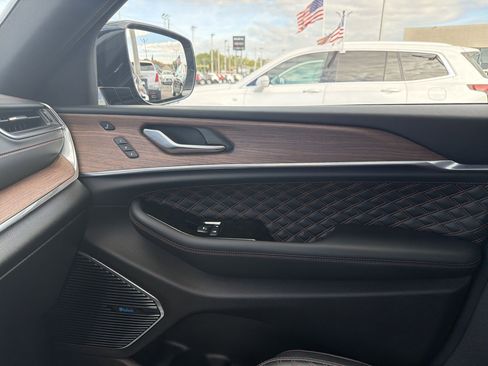 Used 2022 Jeep Grand Cherokee Summit w/ Luxury Tech Group V image 22