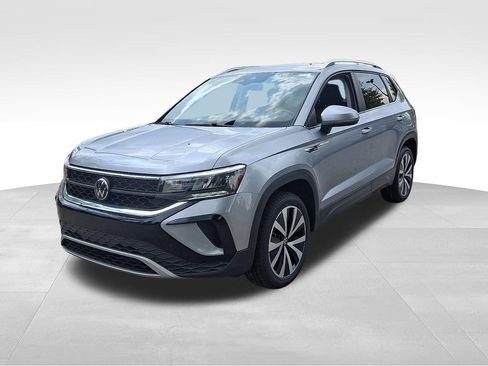 Used 2023 Volkswagen Taos SE FWD image 3