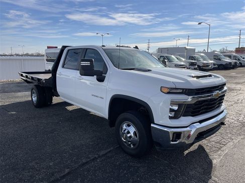 Used 2024 Chevrolet Silverado 3500 LT w/ Convenience Package image 14