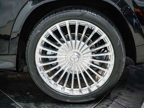 Used 2024 Mercedes-Benz Maybach GLS 600 4MATIC image 10